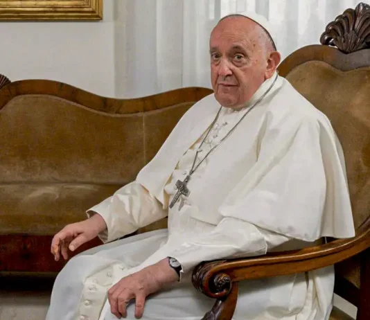Papa Francisco tem infecção polimicrobiana .Vaticano diz que quadro clínico é complexo