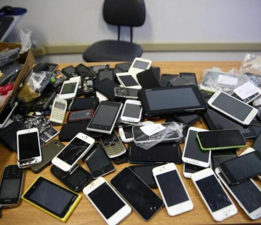 Governo vai enviar notificações via WhatsApp para recuperar celular roubado