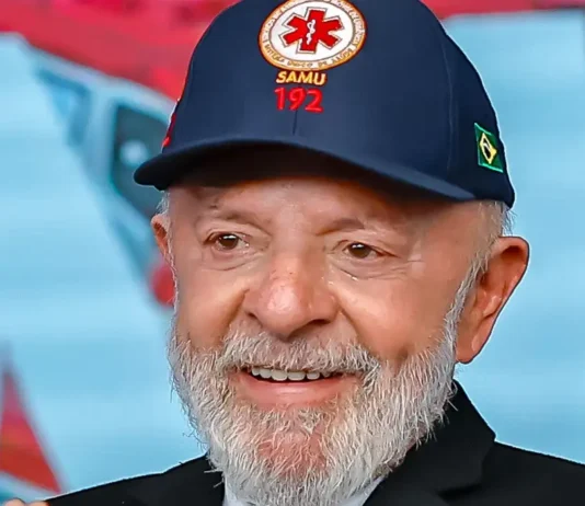 Isenção para quem ganha até R$ 5 mil será enviada ao Congresso dia 18. Anúncio foi feito pelo presidente Lula durante evento em São Paulo