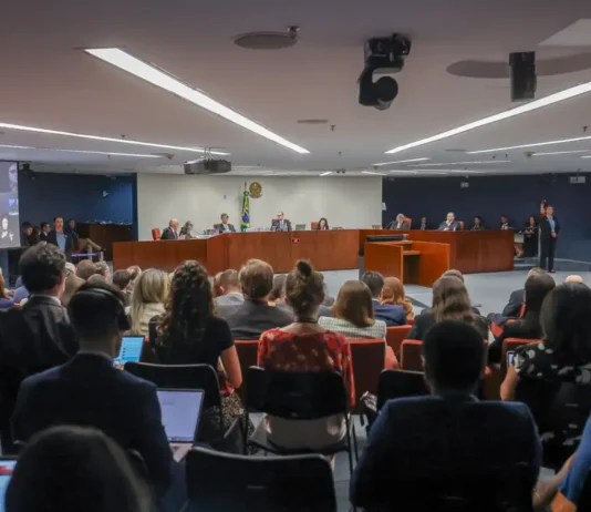 STF encerra primeiro dia do julgamento de Bolsonaro e aliados. Sessão será retomada nesta quarta-feira às 9h30