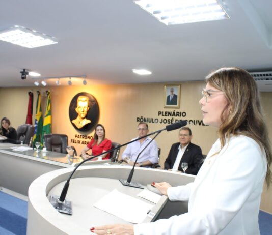 Fabiana Gomes cobra da CAGEPA respostas para as constantes faltas d’água em Campina Grande