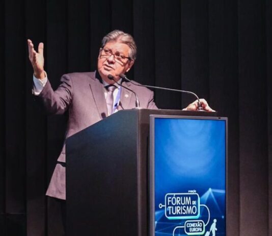 Em entrevista à Record Europa, João Azevêdo destaca potencial turístico da Paraíba e busca por atração de investimentos internacionais