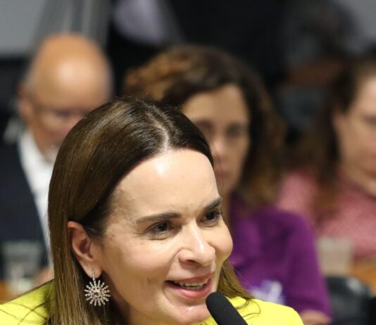 DANIELLA RIBEIRO APRESENTA PROJETO QUE TRAZ MAIS SEGURANÇA ÀS MULHERES DESACOMPANHADAS DURANTE VIAGENS NACIONAIS E INTERNACIONAIS