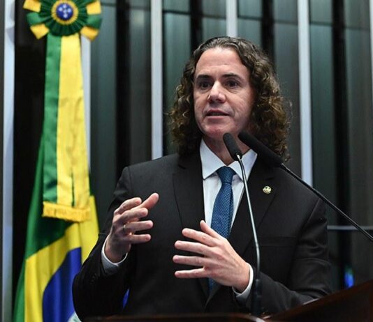 Veneziano considera isenção do Imposto de Renda anunciada por Lula um avanço na busca por justiça tributária