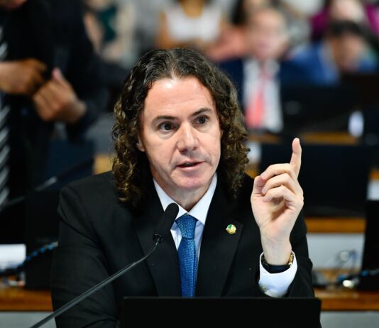 Veneziano cobra votação de punições a devedores contumazes: “a quem interessa que eles continuem a sangrar a economia do Brasil?”