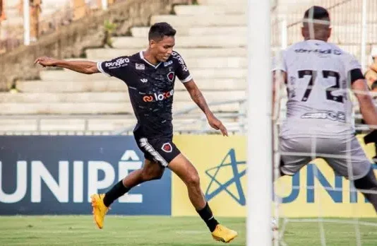 Botafogo-PB segura vantagem contra Treze e vai à final do Paraibano