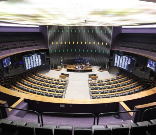 Câmara retoma votações nesta terça-feira com 11 projetos em pauta