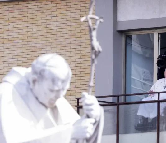 Papa Francisco morre aos 88 anos. Anúncio da morte foi feito pelo Camerlengo Farrell da Casa Santa Marta