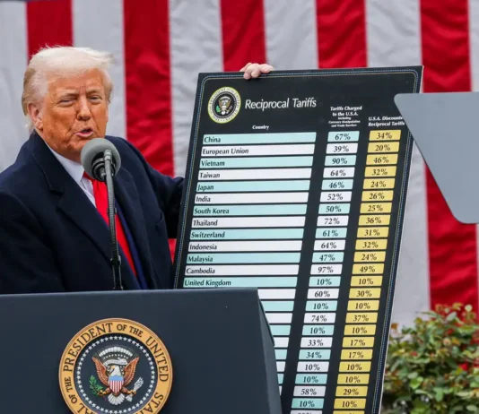 Trump eleva taxação da China para 125% e reduz de 75 países para 10%. Redução da taxação para 75 países será de 90 dias