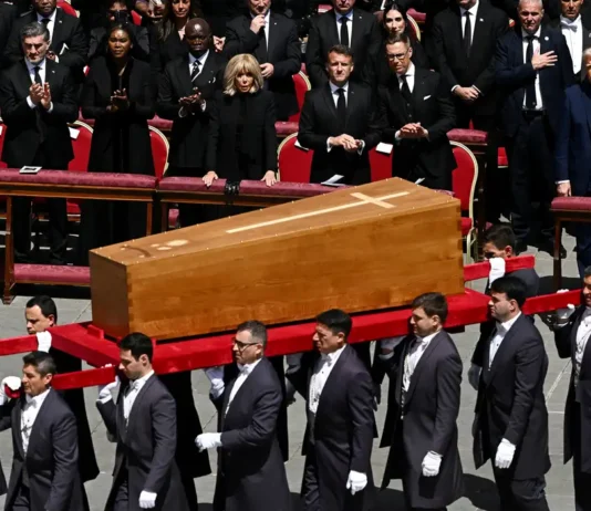 Corpo de papa Francisco é sepultado na Basílica de Santa Maria Maior. Enterro ocorreu após missa de Exéquias na Basílica de São Pedro