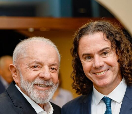 Líder da Maioria no Senado, Veneziano participa de reunião com Lula e reforça compromisso com diálogo entre poderes