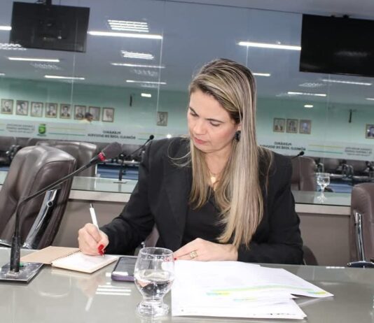 ELAS FAZEM: Projetos de Resolução de Carol Gomes dão ênfase ao trabalho desenvolvido pelas mulheres vereadoras