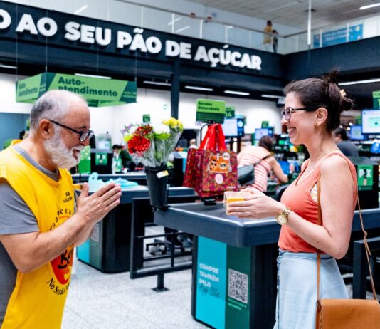 Pão de Açúcar e Extra Mercado, por meio do Instituto GPA, arrecadam chocolates para organizações sociais neste sábado (12)