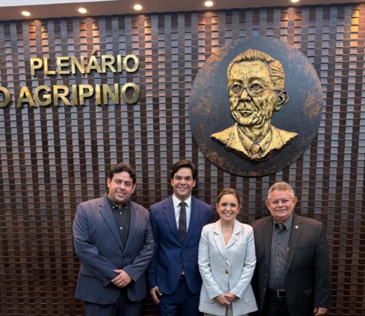 Vereador Pimentel Filho e Laio Pimentel, Gerente Regional de Saúde em Campina Grande, participam da posse da Conselheira Alanna Galdino no TCE