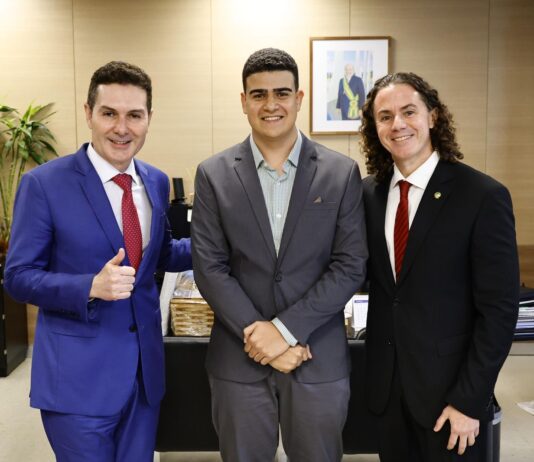 Veneziano apresenta demandas de cidades paraibanas durante audiência com o Ministro das Cidades, Jader Filho