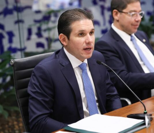 Hugo Motta cria comissões para discutir PNE, isenção do Imposto de Renda e inteligência artificial