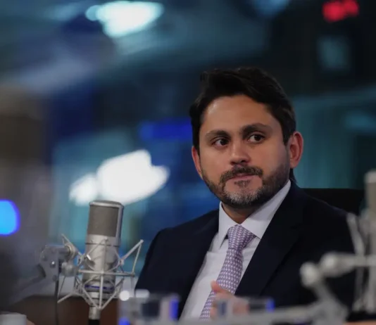 Juscelino Filho oficializa demissão do Ministério das Comunicações.Saída ocorre após denúncia da PGR sobre desvio de emendas