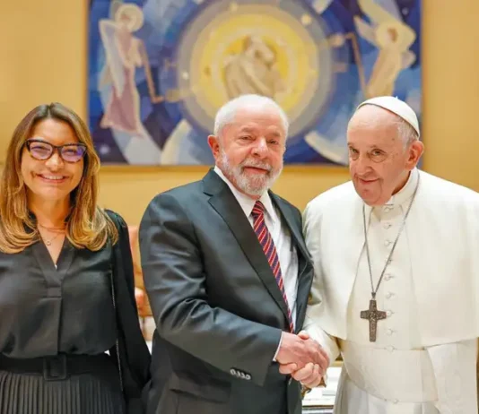 Lula decreta luto oficial de sete dias pela morte do Papa Francisco. Presidente destacou a atuação do Papa em favor dos pobres e refugiados