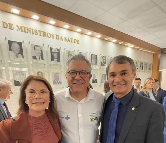 Romero Rodrigues e vereadora Fabiana Gomes se reúnem com ministro da Saúde para tratar de recursos para Campina Grande