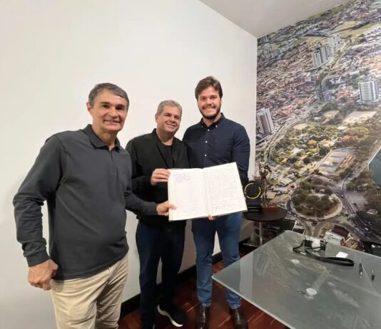 Bruno transmite cargo a Alcindor e embarca como único gestor do NE em missão oficial a Portugal