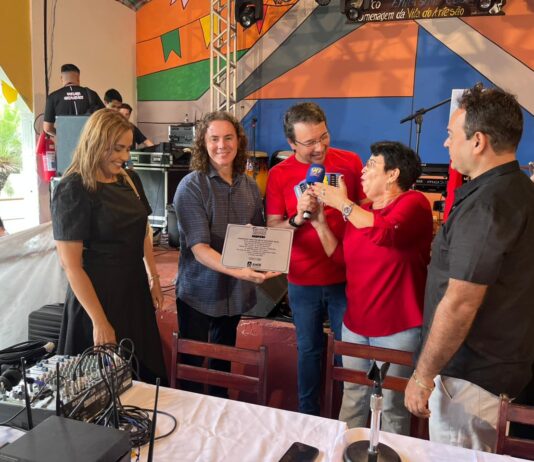 Criador da Vila do Artesão em Campina Grande, Veneziano recebe homenagem da AMDE e dos artesãos campinenses