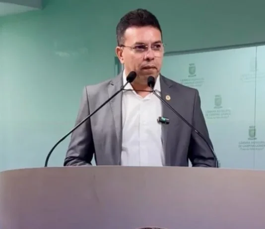 Vereador Márcio Guedes mostra precariedade do transporte escolar entre Sítio Estreito e Capim Grande