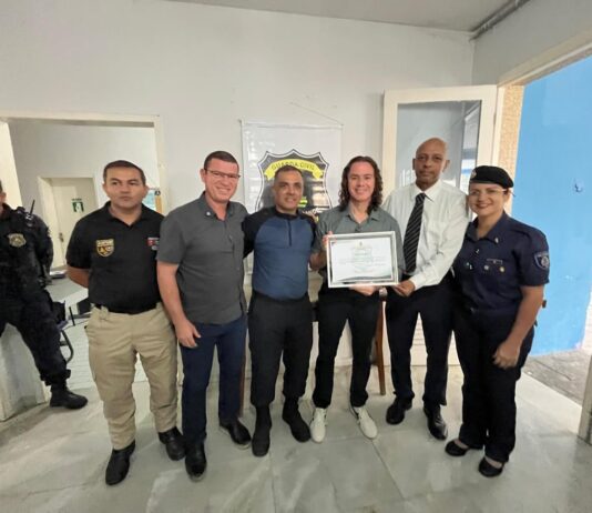 Guarda de Campina Grande e Sindicato das Guardas da Paraíba homenageiam Veneziano pela aprovação da PEC de sua autoria que beneficia a categoria