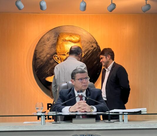 Vereador Dinho Papa-Léguas cobra do Governo do Estado criação de Refis anual para comerciantes para aliviar carga tributária