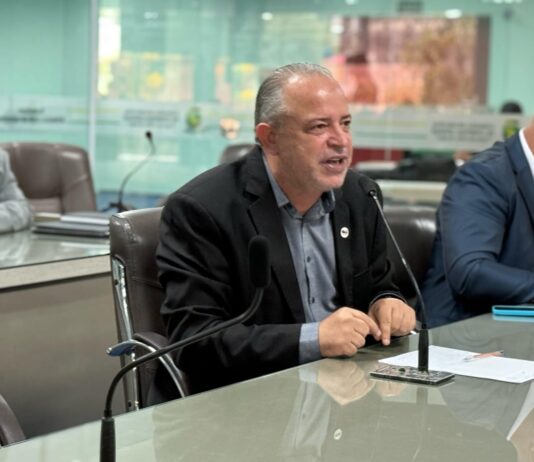 Anderson Pila cobra políticas públicas que garantam a moradia digna às famílias impactadas pelo VLT em Campina Grande