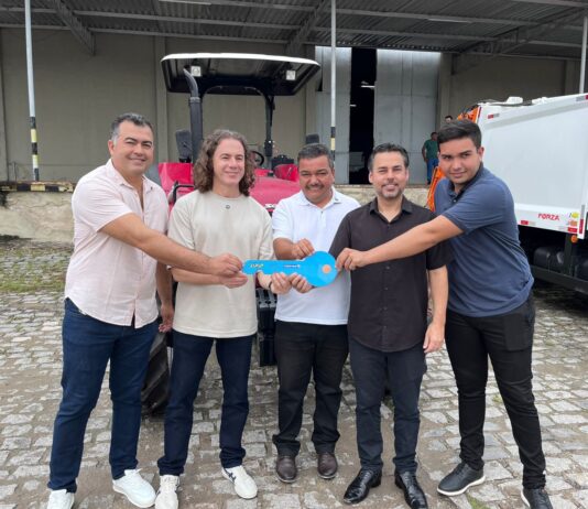 Veneziano entrega mais um conjunto de máquinas e beneficia Barra de Santa Rosa, Parari e Ibiara, em parceria com a Codevasf