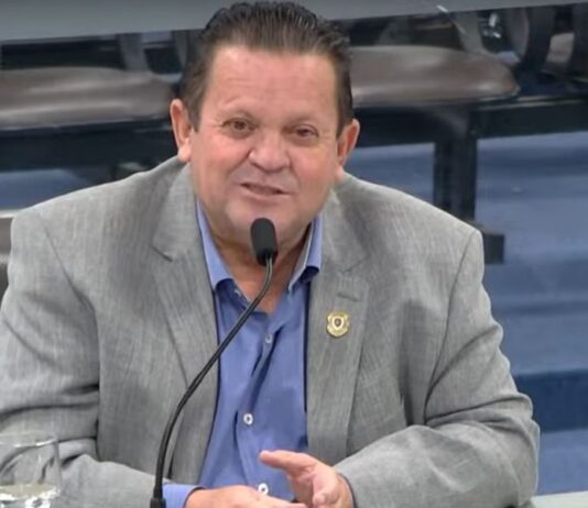 Projeto de Olimpio Oliveira corrige distorções no 14° salário da Educação em Campina Grande