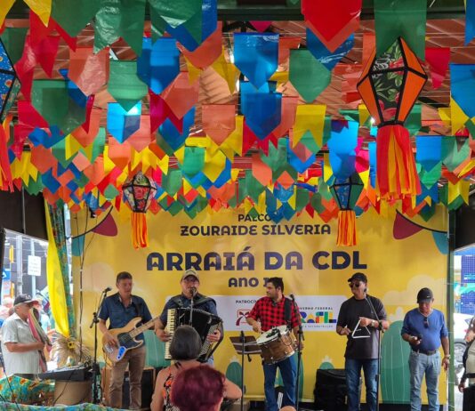 Tem forró no comércio de Campina Grande! Arraiá da CDL inicia programação em palco montado no Calçadão da Cardoso Vieira