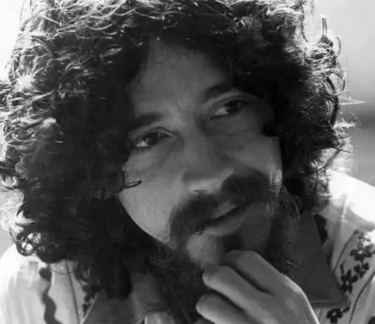 Obras de Raul Seixas uniram estilos em seus 26 anos de carreira. Cantor e compositor completaria 80 anos neste sábado