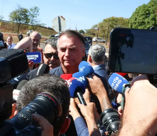 Maioria da 1ª Turma do STF vota por manter cautelares contra Bolsonaro Entre as medidas impostas está o uso de tornozeleira eletrônica