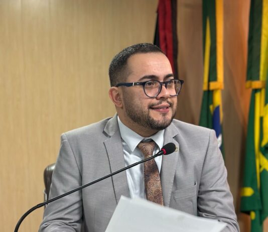 Prefeito sanciona projeto de Rafafá que proíbe execução de músicas com teor pornográfico, apologia à violência e ao uso de drogas, nas escolas