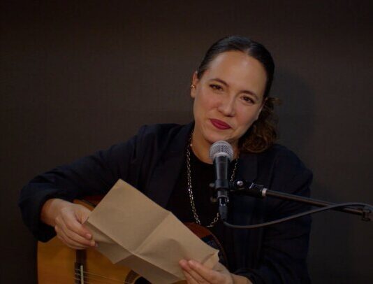 Tiê apresenta show ‘Cartas de Amor’ dia 10 de julho no Teatro Paulo Pontes