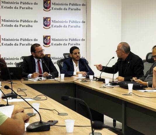 Vereador Anderson Pila defende comerciantes da Av. Francisco Lopes de Almeida perante avisos de retirada do local