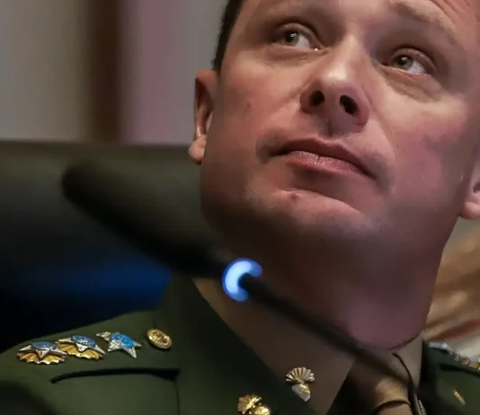 Cid reafirma que Bolsonaro leu minuta golpista durante reunião. Delator diz que ex-presidente pediu alterações no documento