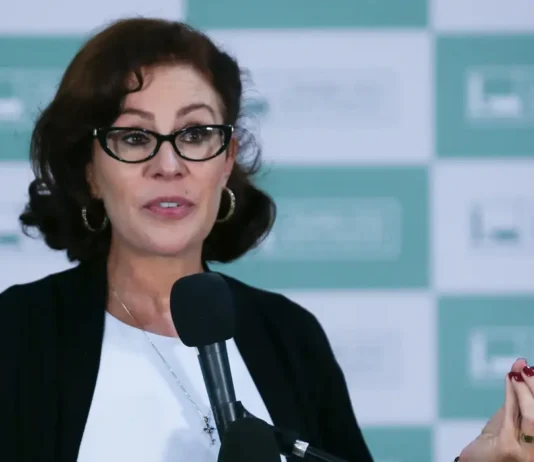 Deputada Carla Zambelli é presa na Itália. Polícia Federal diz que ela será submetida a processo de extradição