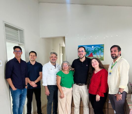 Vereadora Pâmela Vital participa da entrega de agasalhos no Centro Pop nesta sexta-feira