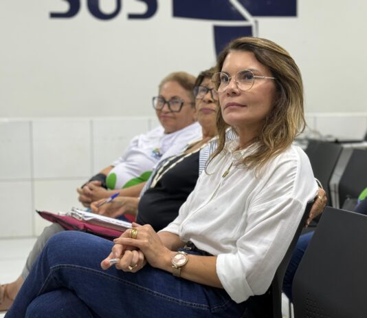 Fabiana Gomes cobra presença do Estado em reunião do Conselho de Saúde de Campina Grande