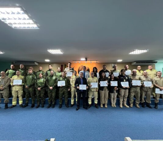 Olimpio destaca importância da Ação Educativa Integrada Abril Laranja e homenageia policiais