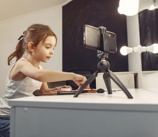 Exposição na internet: conheça os danos emocionais causados nas crianças