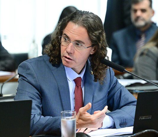 Aprovado relatório de Veneziano a projeto que garante acesso gratuito de estudantes a dados de instituições de ensino