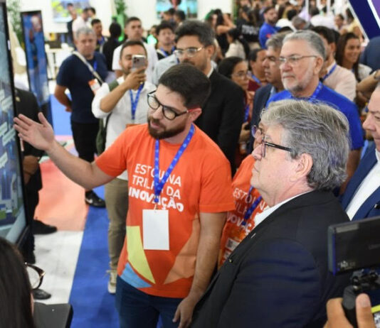 João Azevêdo participa de abertura da Feira do Empreendedor e destaca importância do Centro de Convenções de Campina Grande para atração de grandes eventos