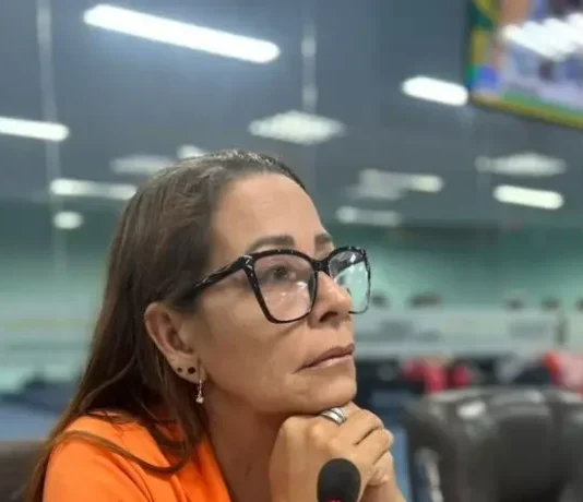 “O problema da cidade não é falta de recursos; é falta de gestão”, disse Aninha Cardoso na votação da suplementação