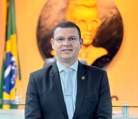 Vereador Dinho Papa-léguas celebra 7 projetos sancionados pelo prefeito Bruno Cunha Lima