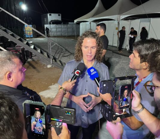 Veneziano participa da Festa do Mel em São José dos Cordeiros e celebra mais de R$ 5 milhões em investimentos na cidade