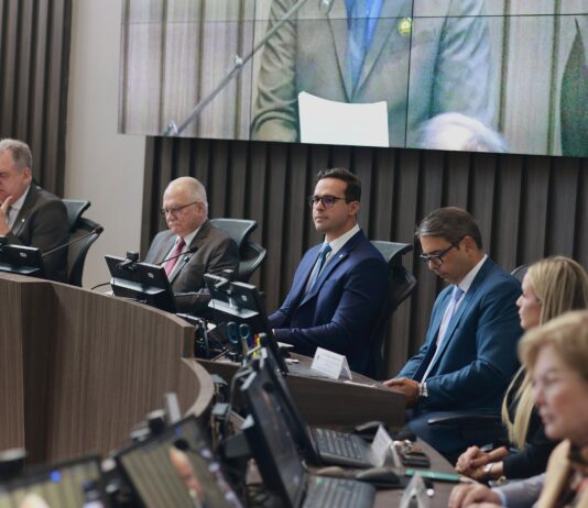 Lucas Ribeiro participa, ao lado do ministro Edson Fachin, de lançamento de ações voltadas ao sistema prisional