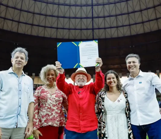 Governo anuncia investimento de R$ 108 milhões em cursinhos populares. Previsão é que até 500 projetos sejam apoiados em 2026